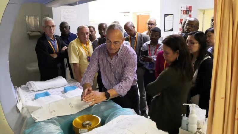 Dr. Raymond Setzen, Director of HIFU Center at Bara Hospital, was teaching trainee doctors