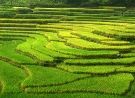 This Small Village Features the Most Imposing View in Early Autumn