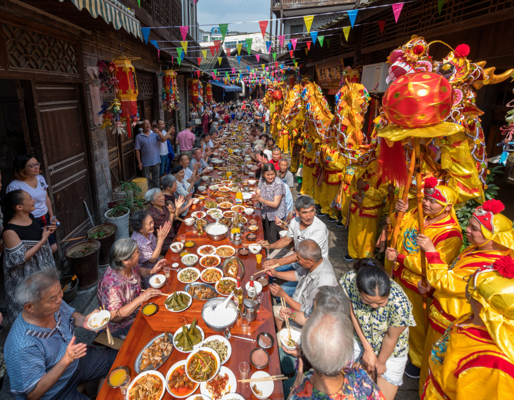 long-table-feast