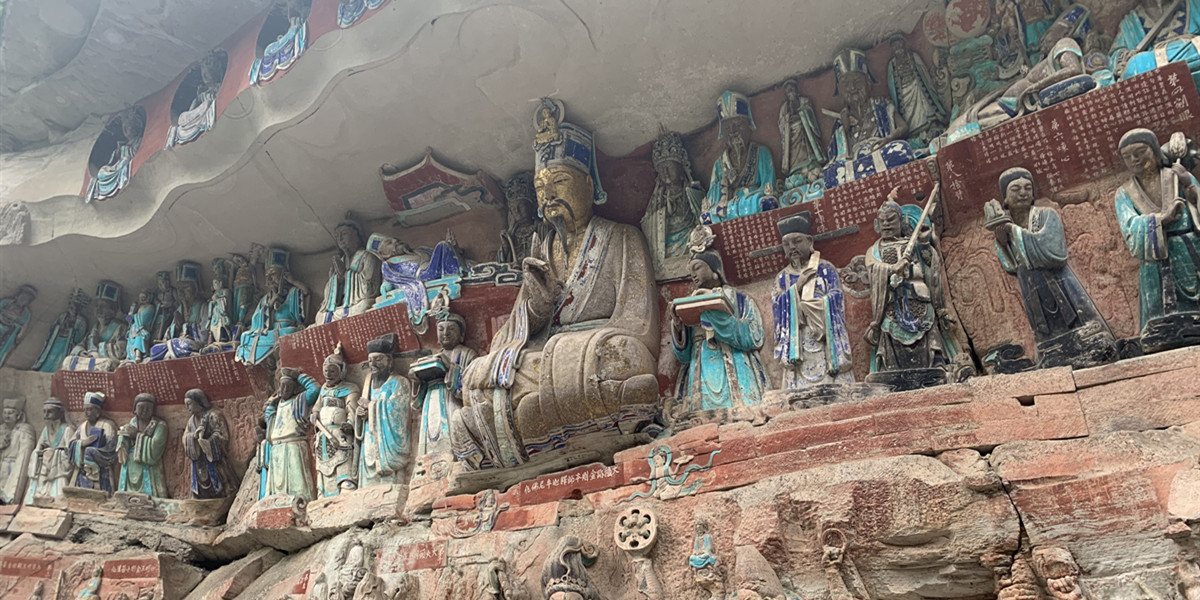 Dazu-Rock-Carvings-buddhas