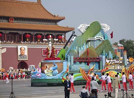 Charming Chongqing Float on Display in People's Square