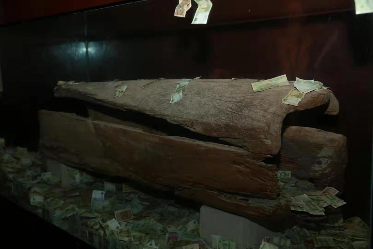 Cliff-coffin on display in Baidi City