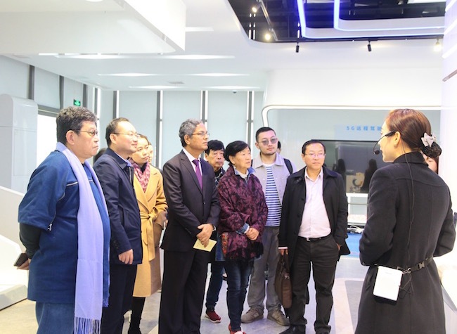 Int'l Commentators Visit SW China's Chongqing to Know the City Better