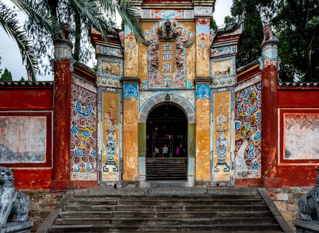 Yangtze River Cruise Day 2: The White Emperor City and Lesser Three Gorges