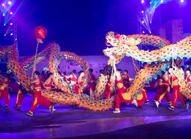Experiencing Anju Ancient Town and the Tongliang Dragon and Fire Dance