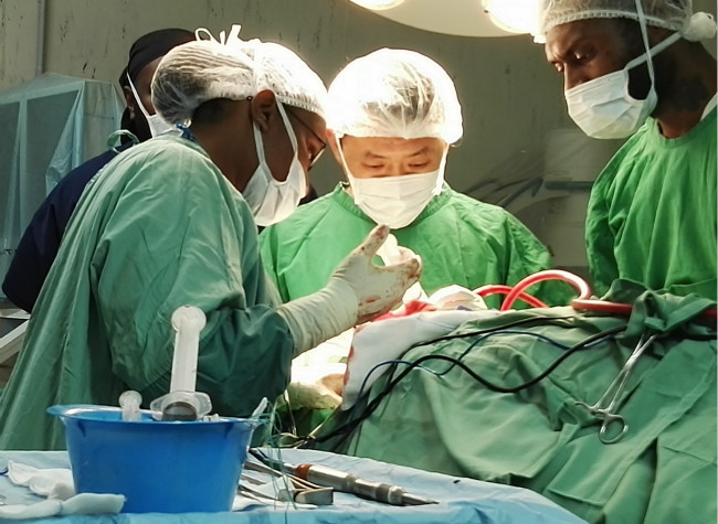 CQ Doctors' Foreign Aid Diaries|Huang Jingrui: He saves a dying baby and names her