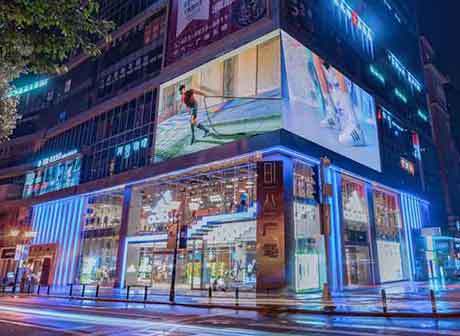 Chongqing Extends Jiefangbei Pedestrian Street to 1.5km