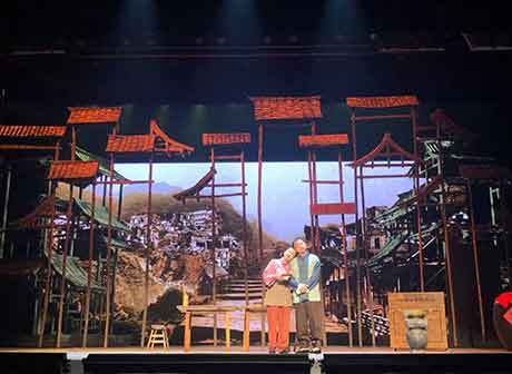Light Comedy Rapture Hongyadong in Dialect Stages