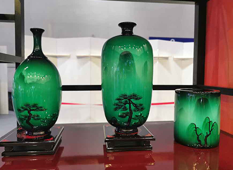 Lacquerware from Remote Mountains Becomes National Gift