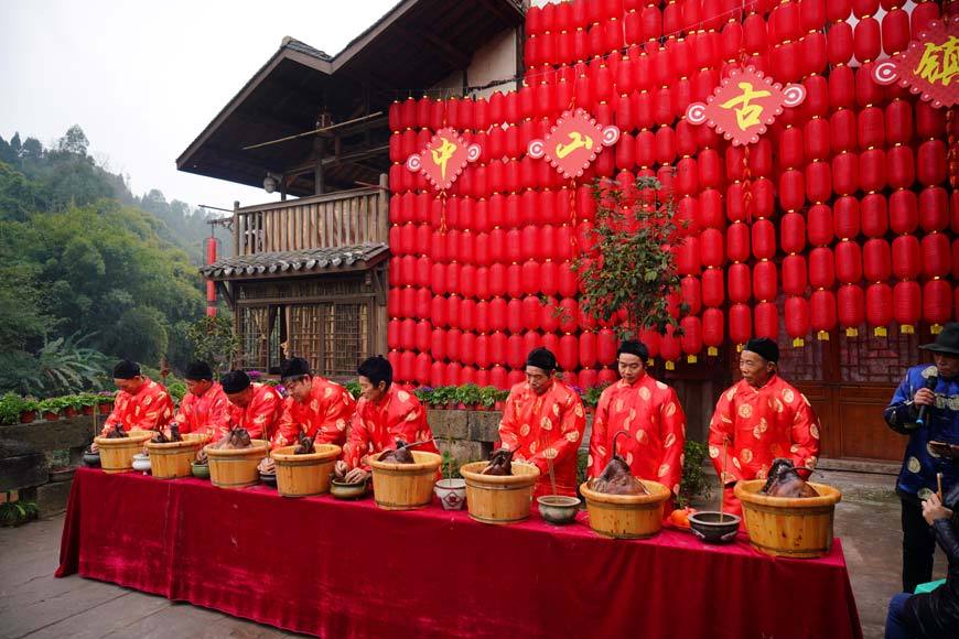 1,000-meter-long feast in Zhongshan Ancient Town