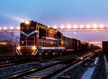 China Railway Express (Chongqing) Organizes Trains to Import Finished Vehicles and Cold-chain Meats
