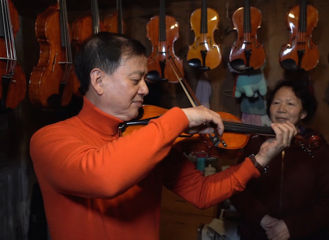 World's First Paulownia-Made Tuning Peg-shift Alto Violin Born in Chongqing