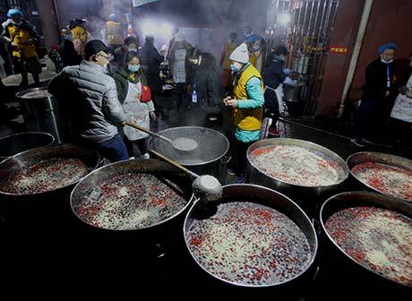Laba Festival: Having Laba Congee at Luohan Temple
