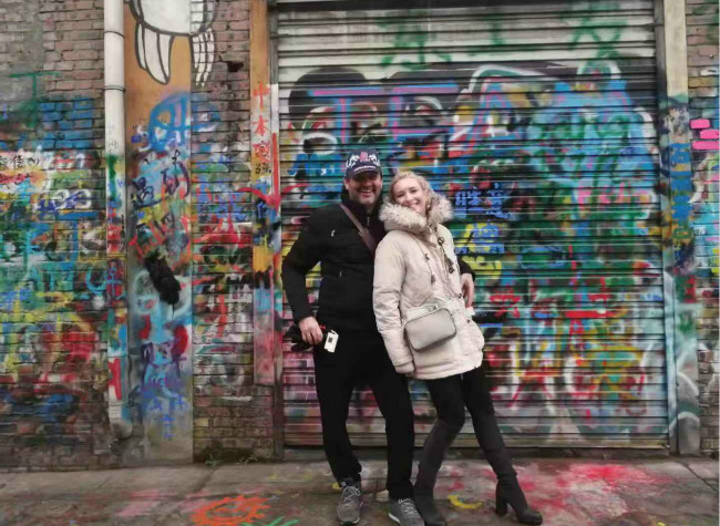 The Youtube Vlogger: A Journey around Chongqing to Debunk the Stereotypes about China