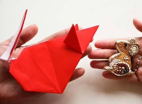 Chongqing Paper Folding Artisan: Create a World with Paper
