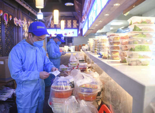 Hot Pot at Doorstep, Chongqing Lifestyle Revives amid Epidemic