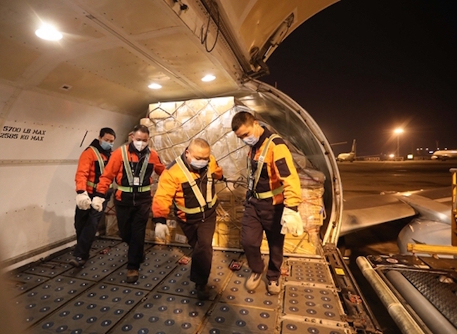 International Support: Over 5 Million Face Masks Arrive in SW China's Chongqing