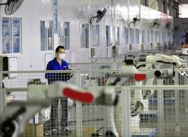 Chongqing COVID-19 Update: 262 Confirmed Cases Hospitalized, Chartered Vehicles for Migrant Workers