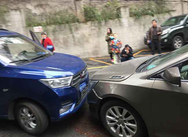 Mar. 2, Fender Bender (A Canadian's Diary Inside Chongqing During the COVID-19 Home Quarantine)