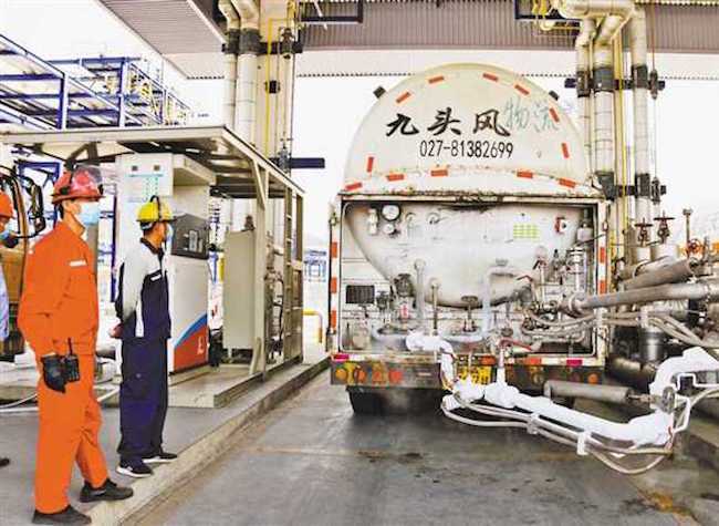 Chongqing Provides LNG for Hubei Province to Assist Production Resumption