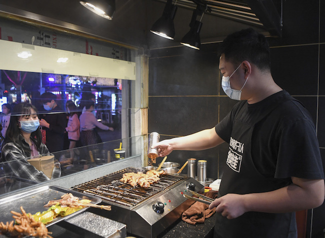 Chongqing Unveiled 21 Measures to Help Individual Businesses Resume Work