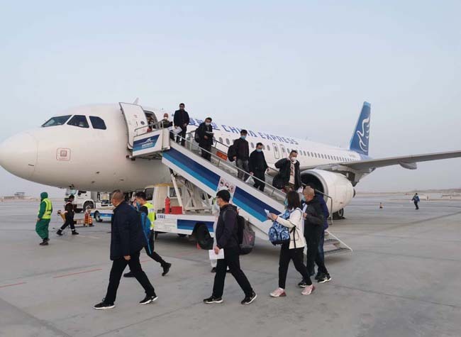 A Charter Flight from Chongqing to Korla for Work Resumption