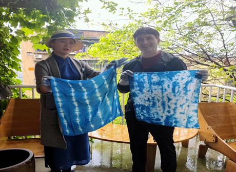 Natural Herbal Dyes Add Colour to an Experience of Traditional Crafts at Testbed 2 - Vlog with James