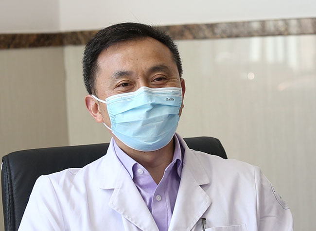 Doctor Zhou Fachun Shares his Experience of Fighting COVID-19 on the Front Lines in Wuhan