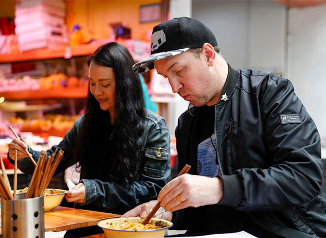 The Lighthouse Diaries: CHONGQING, CHINA, April 11 - Dude, Where's My Towel?