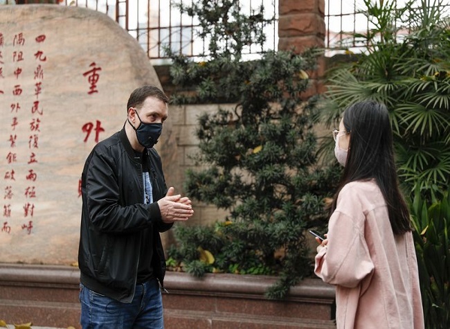 Xinhua Headlines: Canadian writer shares anti-virus life in China via diaries