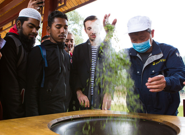 Join in 'Laowai @Chongqing' to Learn More about Chongqing Culture