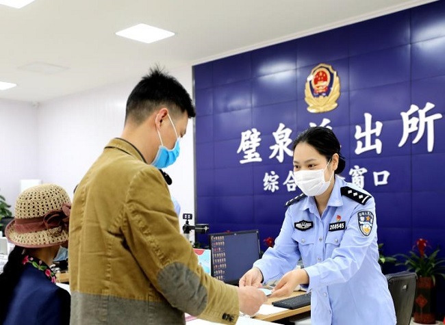 Foreign Resident Registration Shortened to A Day in Chongqing