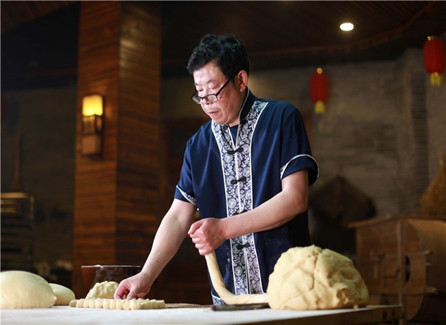Yubei Tutuo Sesame Cake