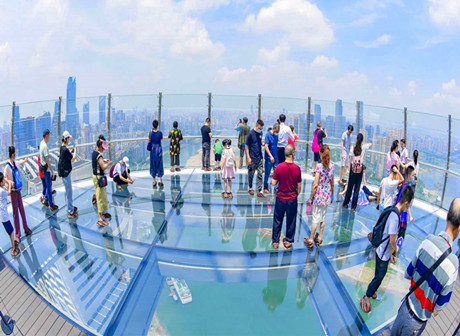 Experience Fun Vertigo Trial at Crystal Skybridge Viewing Gallery---James Vlog