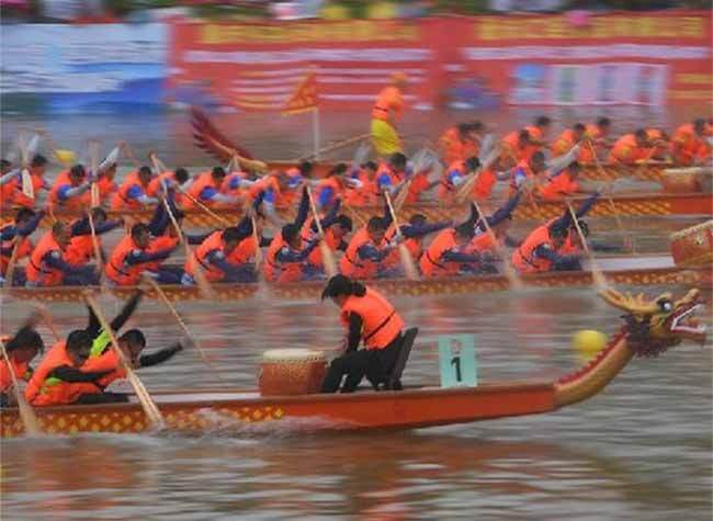First Dragon Boat Race on Chongqing's Longxi River