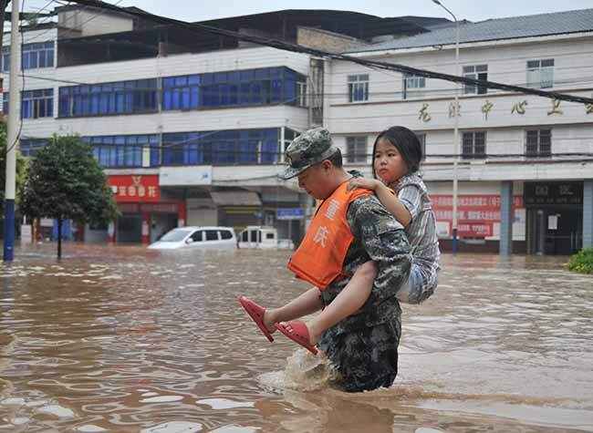 Chongqing Musters All-out Efforts in Flood Relief