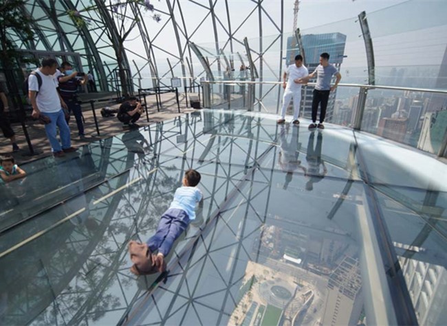 China's First Horizontal Skyscraper Opened to the Public