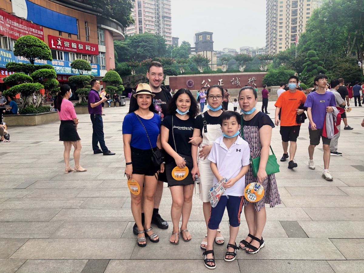 Victorious and hungry for lunch, the Wang family and our niece, Zhang Yidan pose for a quick photo.