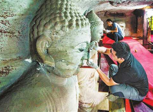 Bas-reliefs on Precipices in Danzishi Brace a New Life