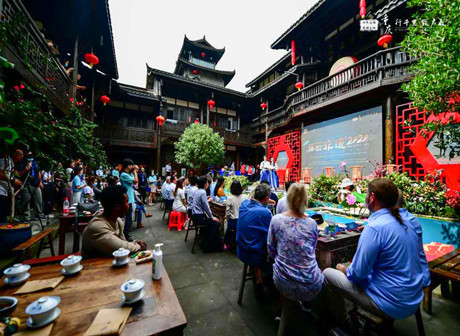 James Explores Fengsheng Ancient Town Over Laowai @Chongqing Dragon Boat Festival