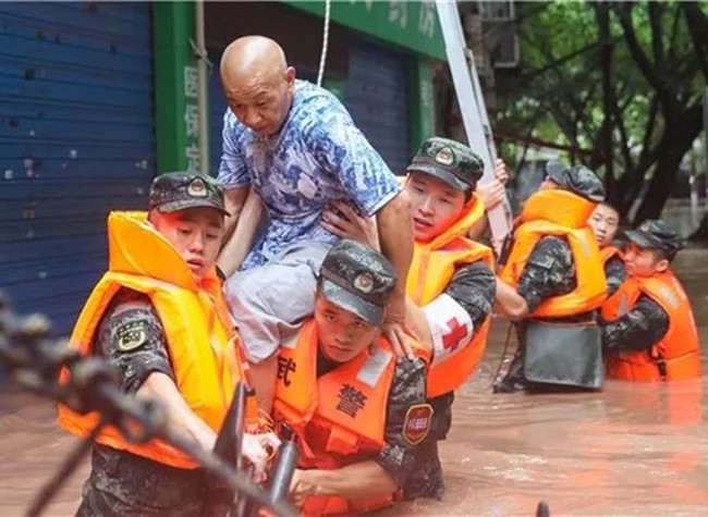 The Largest Flood Passed through the Downtown Chongqing This Year