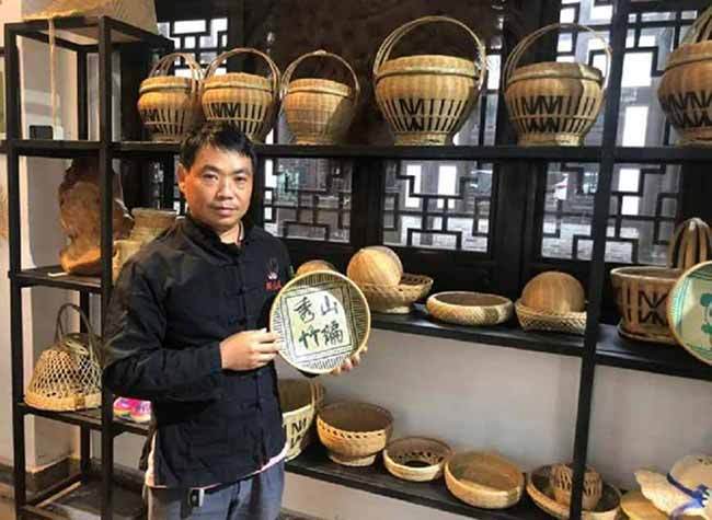 Wu Liming: Digger Driver and Inheritor of Xiushan Bamboo Weaving