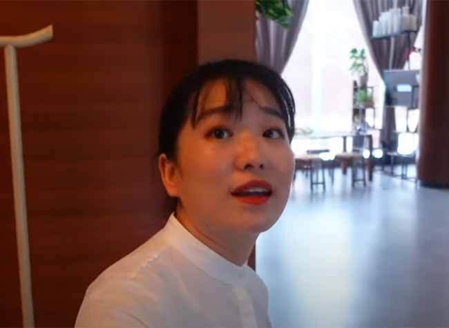 The Most Incredible Hotel Suite You'll Ever See - Chongqing, China // (含中文字幕) // 我们被重庆最贵的酒店震惊了!