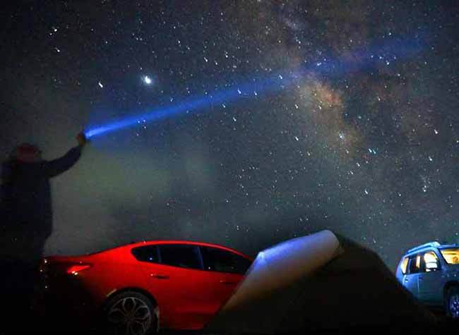 The Brightest Comet Once in 6,800 Years Flies Across Yungui Mountain