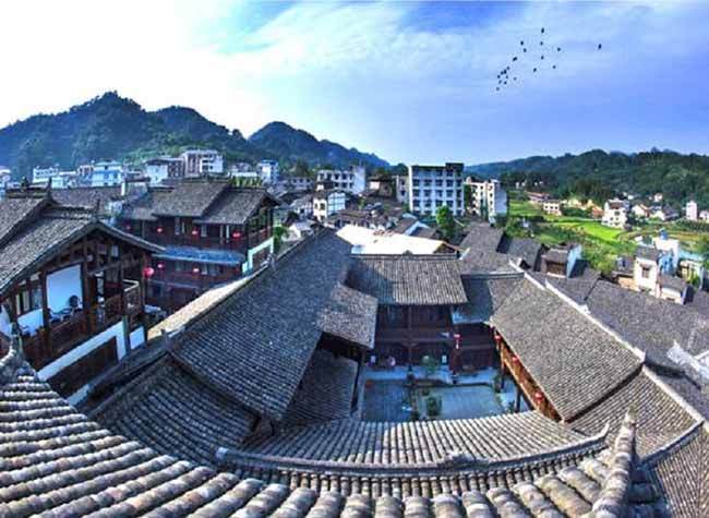 Riverside Ancient Towns for Beating the Summer Heat