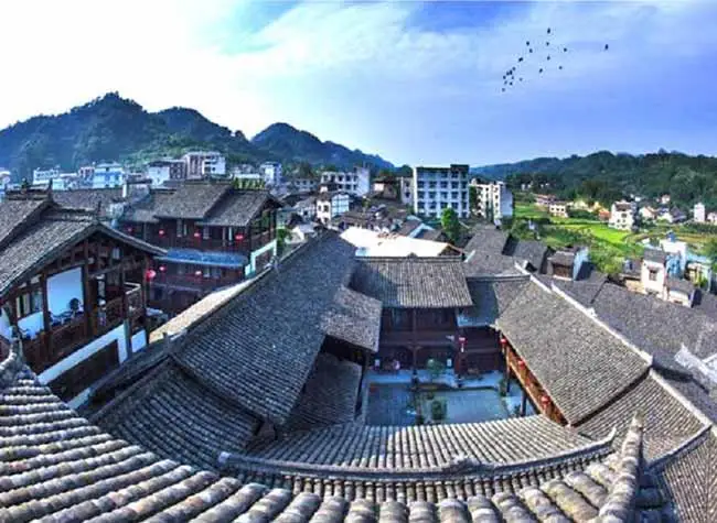 Riverside Ancient Towns for Beating the Summer Heat