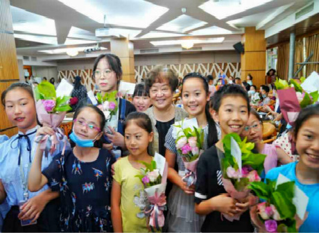 Chongqing Youth Meet Literati in Nanshan Bauhinia Cup
