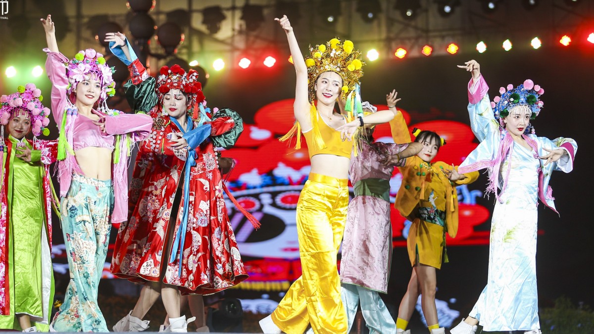 Chongqing Nightlife Festival Opens in Downtown Chongqing | ichongqing