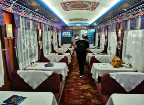 Western Railroad Lays Golden Tourism Corridor between Chongqing and Gansu
