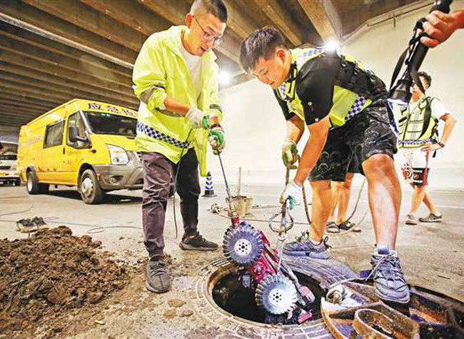 Robots Used for Dredging Underground Drainage Pipes